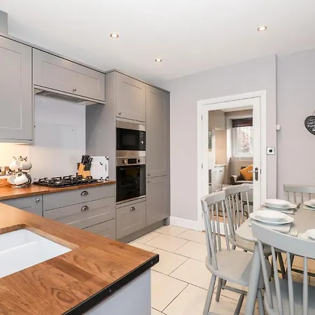 Lakestone Holiday home *
